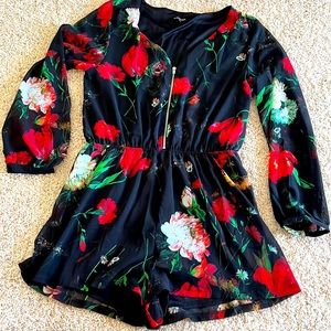 Express medium black/floral romper